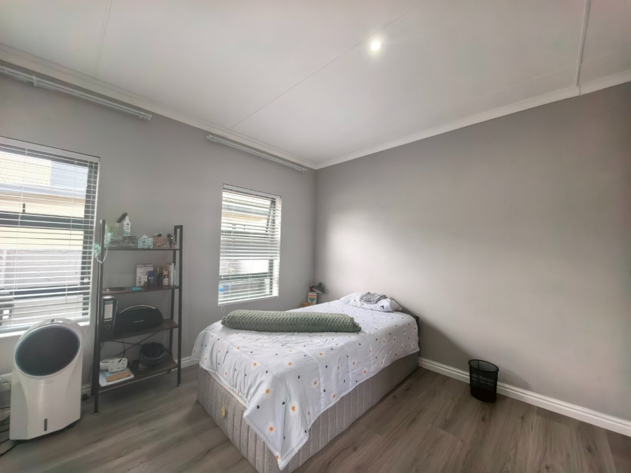 To Let 4 Bedroom Property for Rent in Blue Mountain Village Western Cape